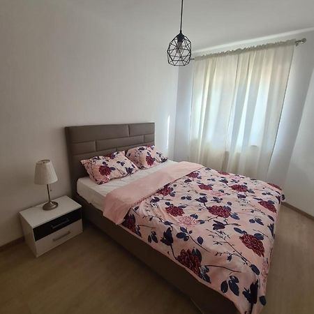 Apartmani Emily Pula Eksteriør billede