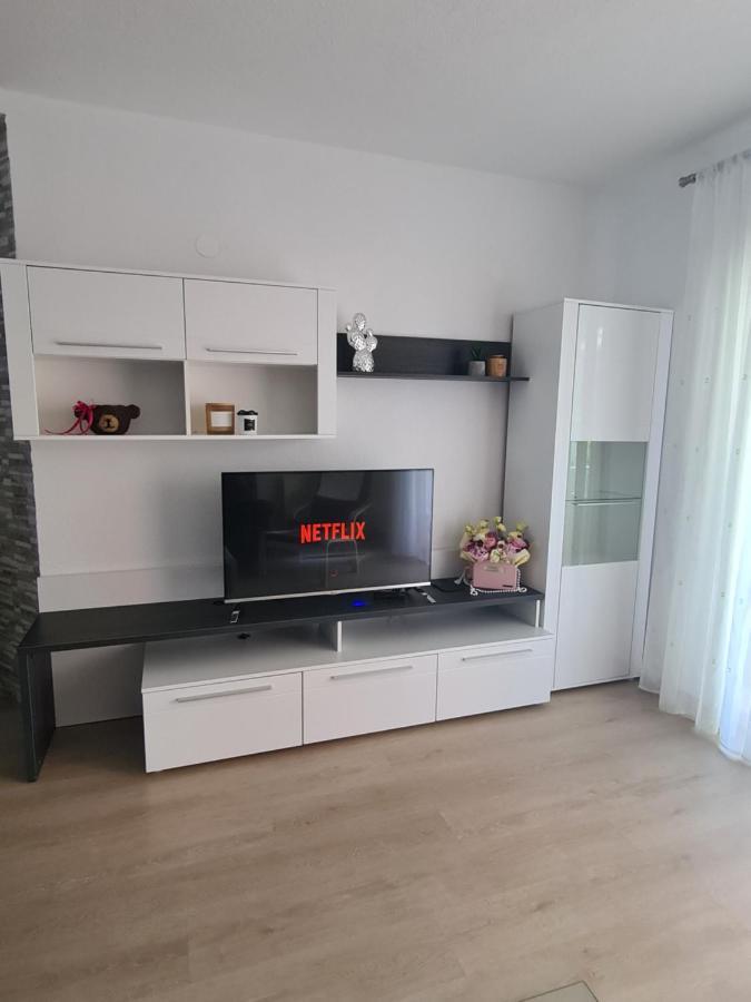 Apartmani Emily Pula Eksteriør billede