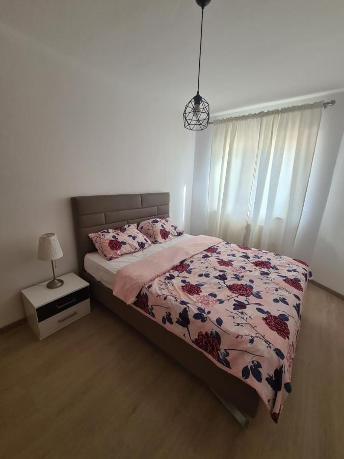 Apartmani Emily Pula Eksteriør billede