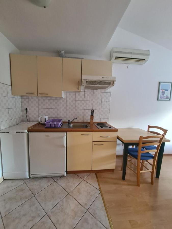 Apartmani Emily Pula Eksteriør billede