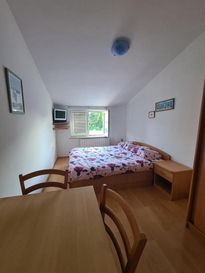 Apartmani Emily Pula Eksteriør billede